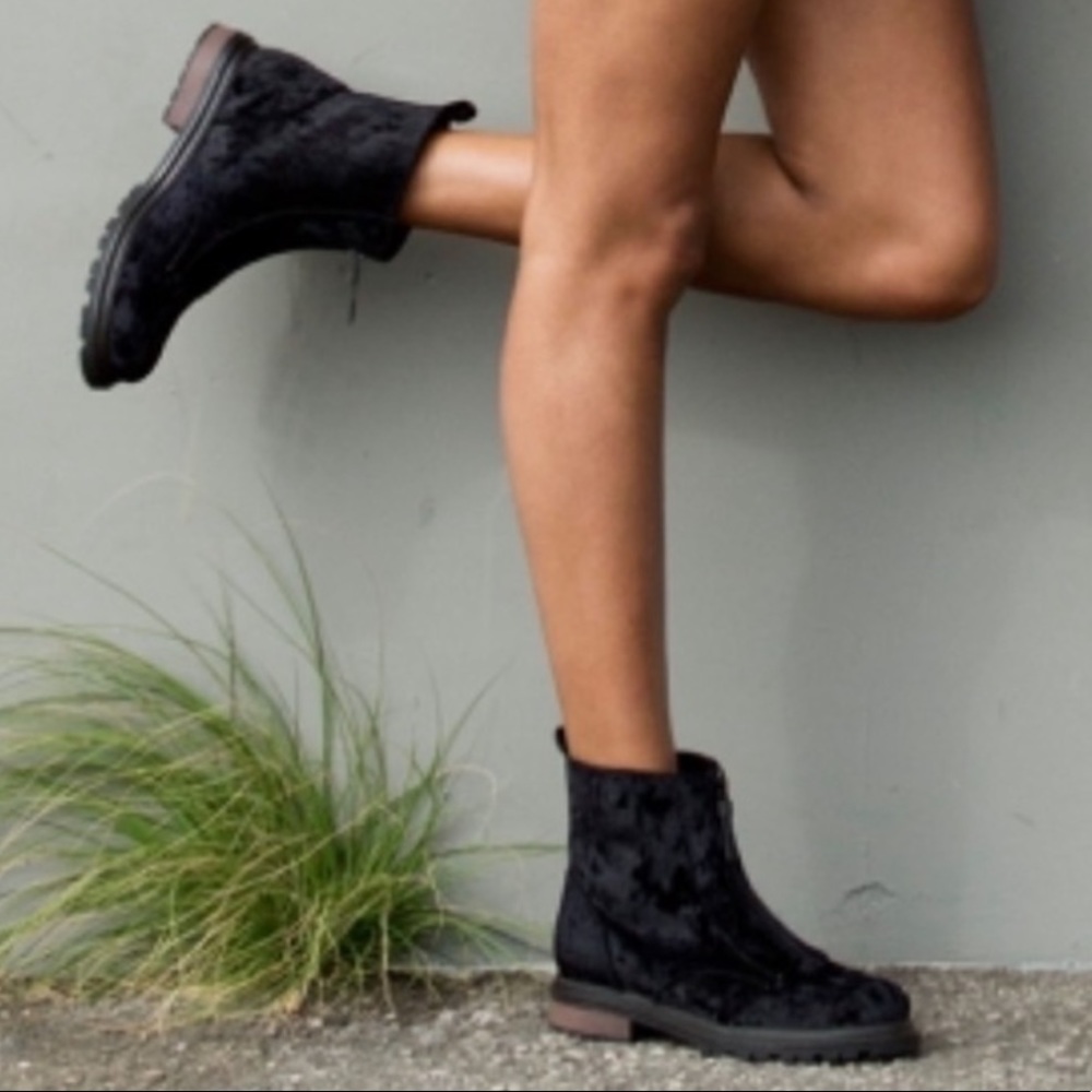 NIB Crush Black Velvet Lug Sole Zip Up Combat Boot - Picture 3 of 8